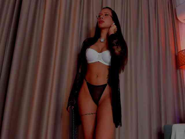 AlessandraCrystal webcam