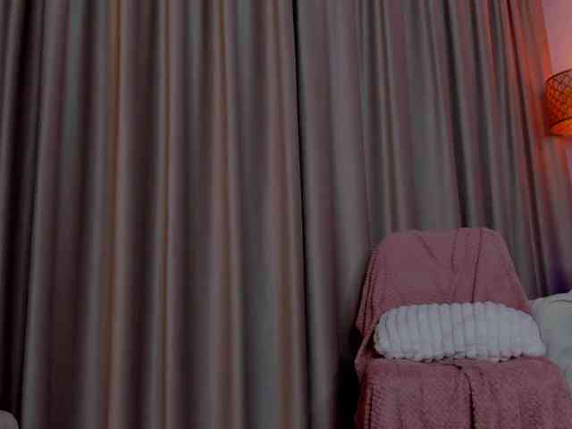 AlessandraCrystal webcam