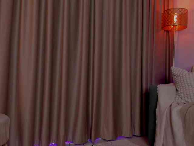 AlessandraCrystal webcam