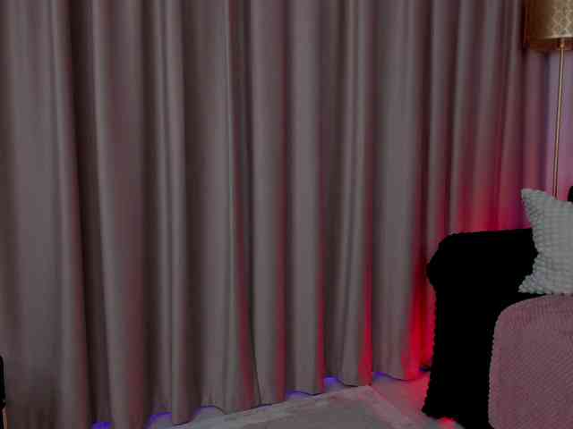 AlessandraCrystal webcam
