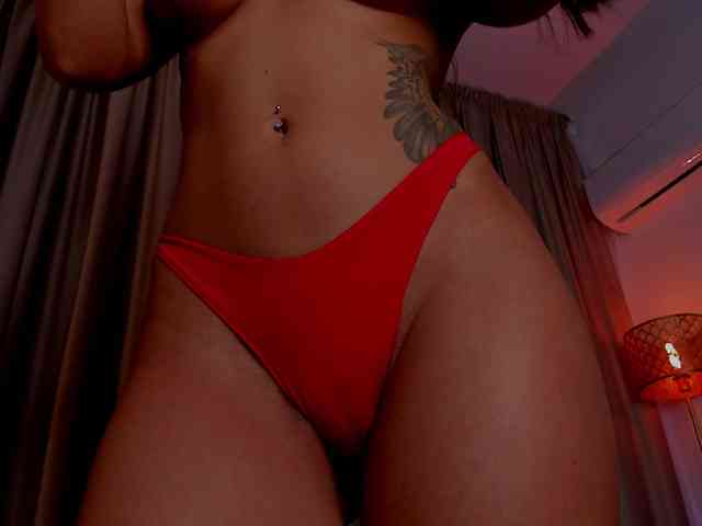 AlessandraCrystal webcam