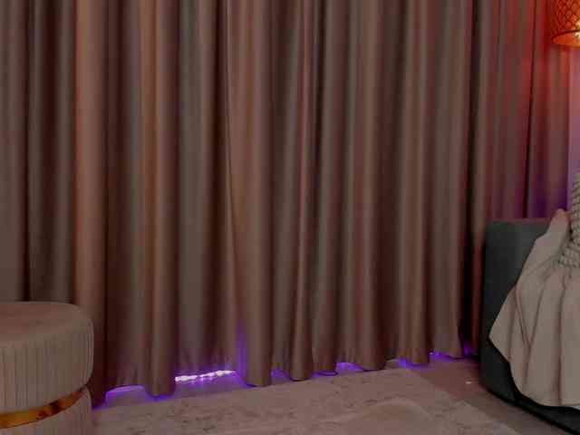 AlessandraCrystal webcam