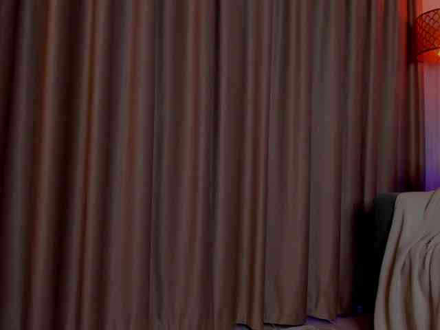 AlessandraCrystal webcam