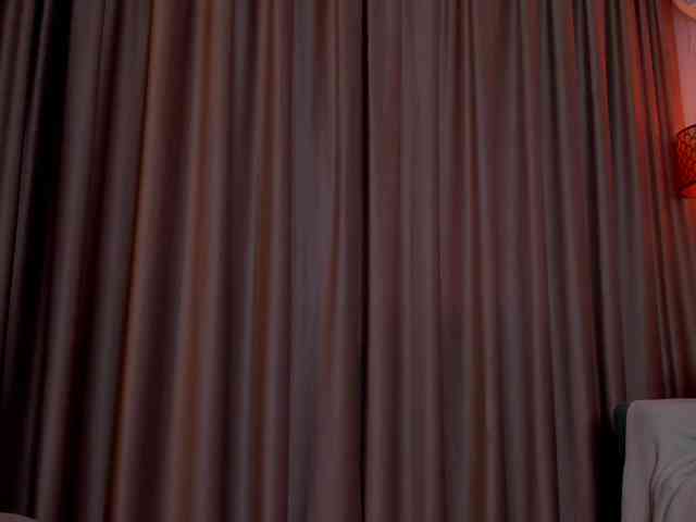 AlessandraCrystal webcam