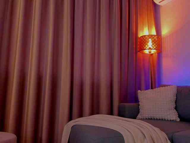 AlessandraCrystal webcam