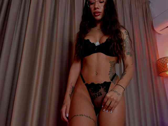AlessandraCrystal webcam