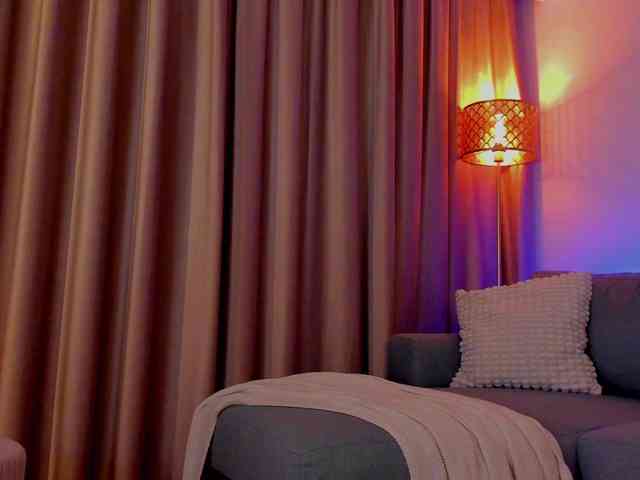 AlessandraCrystal webcam