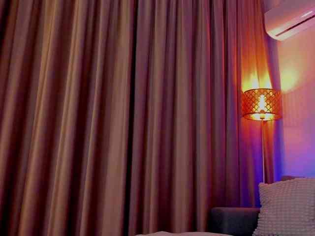 AlessandraCrystal webcam