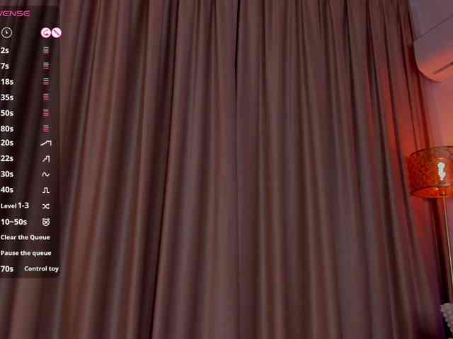 AlessandraCrystal webcam