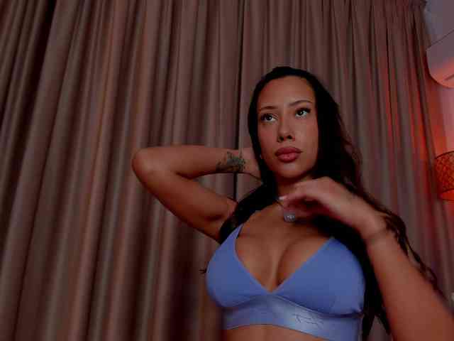 AlessandraCrystal webcam