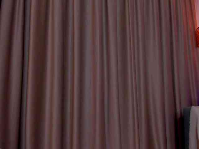 AlessandraCrystal webcam