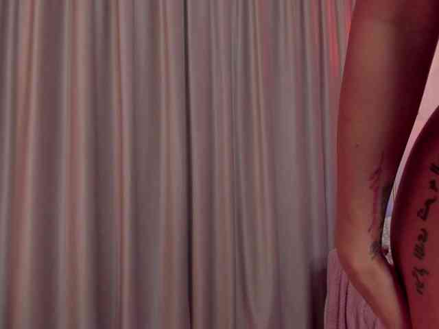 AlessandraCrystal webcam