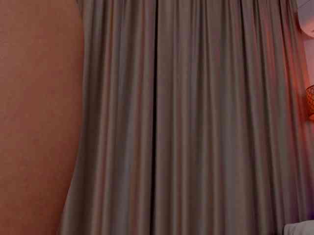 AlessandraCrystal webcam