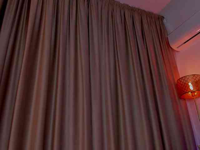 AlessandraCrystal webcam