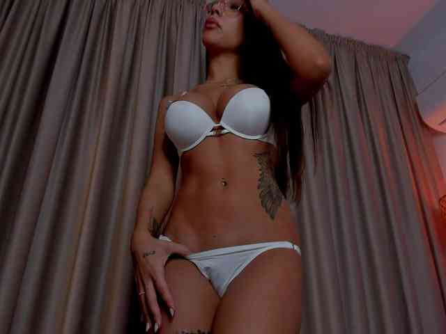 AlessandraCrystal webcam