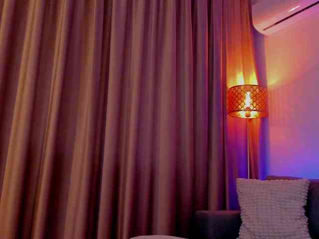 AlessandraCrystal webcam