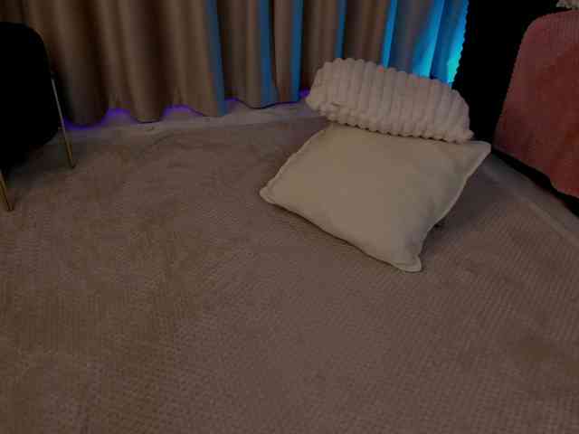 AlessandraCrystal webcam