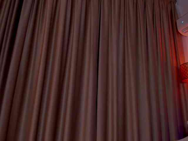 AlessandraCrystal webcam