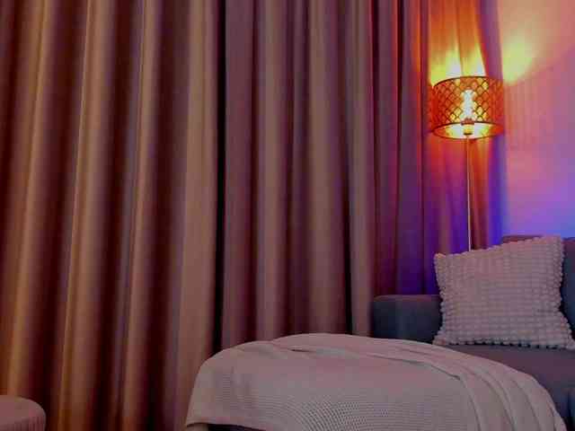 AlessandraCrystal webcam