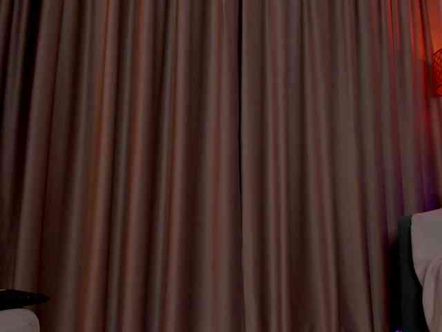 AlessandraCrystal webcam