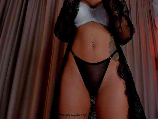 AlessandraCrystal webcam
