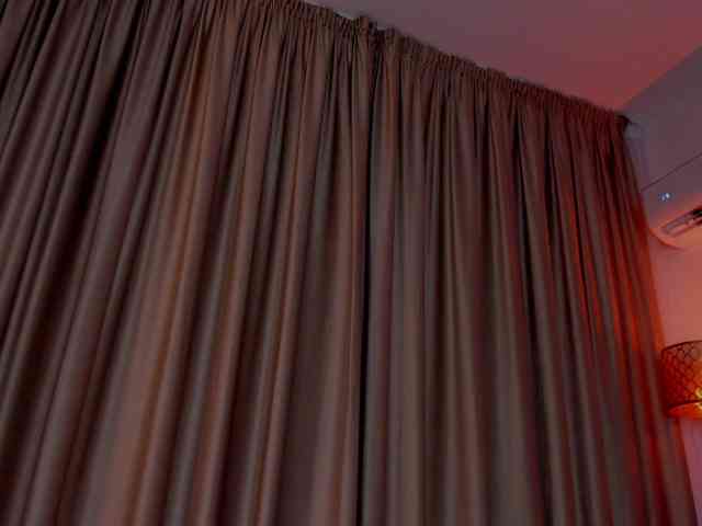 AlessandraCrystal webcam