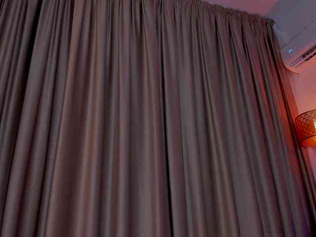AlessandraCrystal webcam