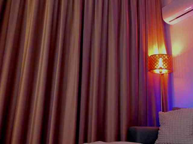 AlessandraCrystal webcam