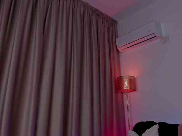 AlessandraCrystal webcam