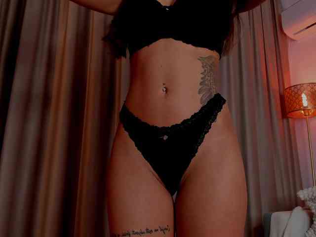 AlessandraCrystal webcam