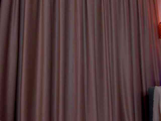 AlessandraCrystal webcam