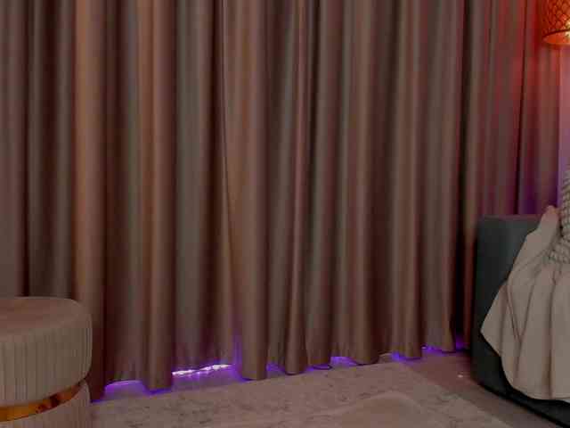 AlessandraCrystal webcam