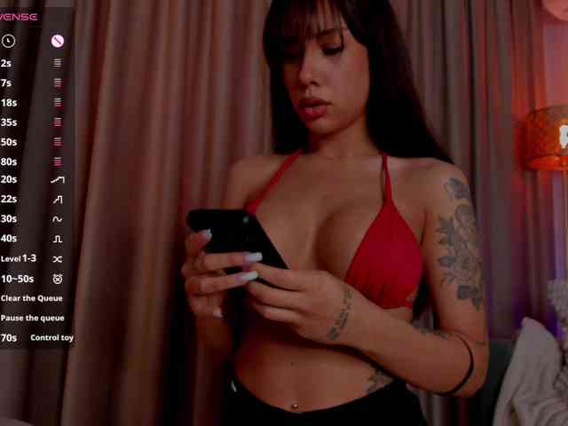 AlessandraCrystal webcam