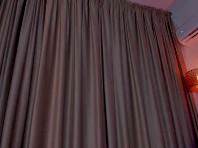 AlessandraCrystal webcam