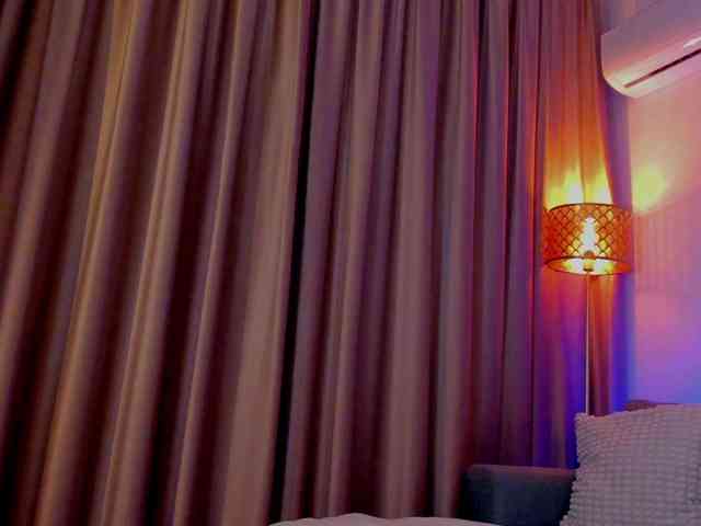 AlessandraCrystal webcam