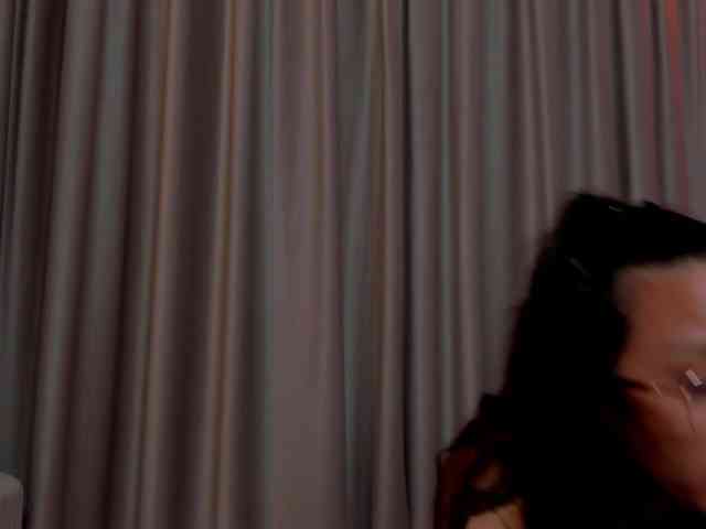 AlessandraCrystal webcam