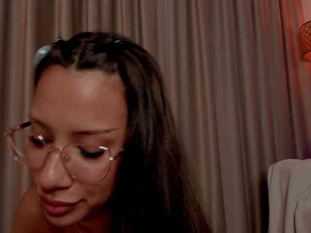 AlessandraCrystal webcam