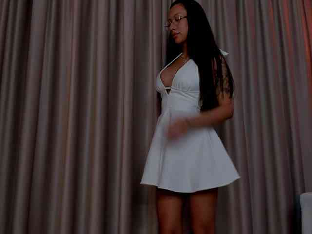 AlessandraCrystal webcam