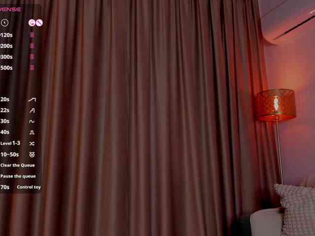 AlessandraCrystal webcam