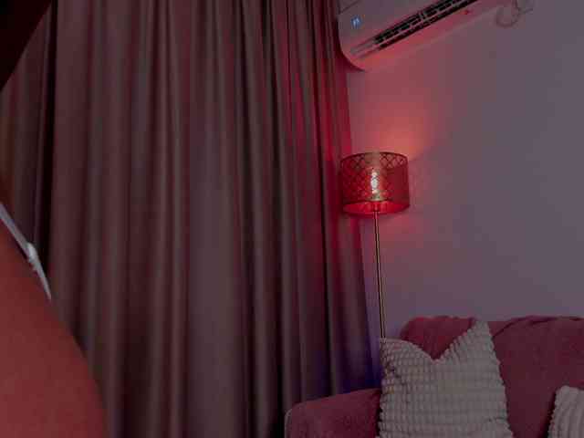 AlessandraCrystal webcam