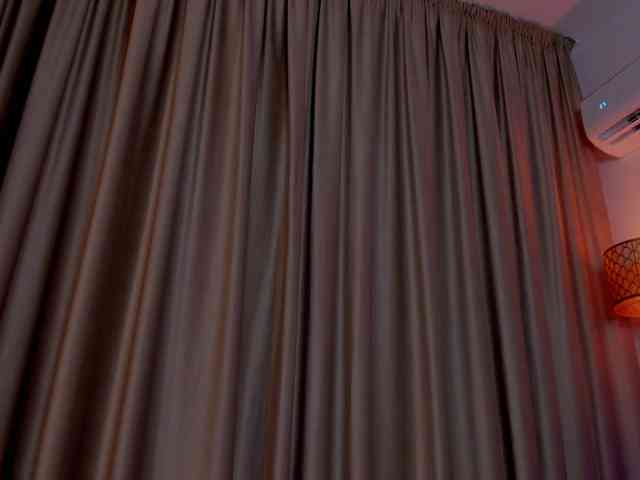 AlessandraCrystal webcam