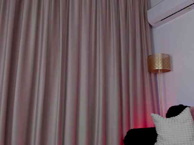 AlessandraCrystal webcam