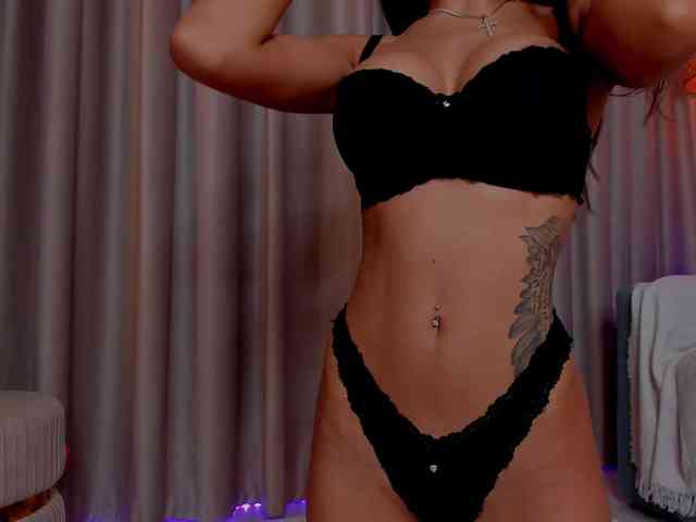 AlessandraCrystal webcam
