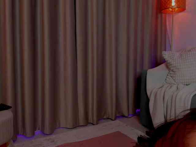 AlessandraCrystal webcam