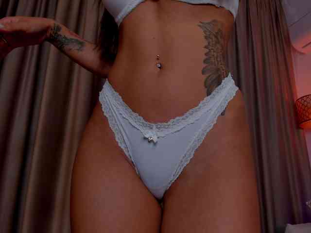 AlessandraCrystal webcam