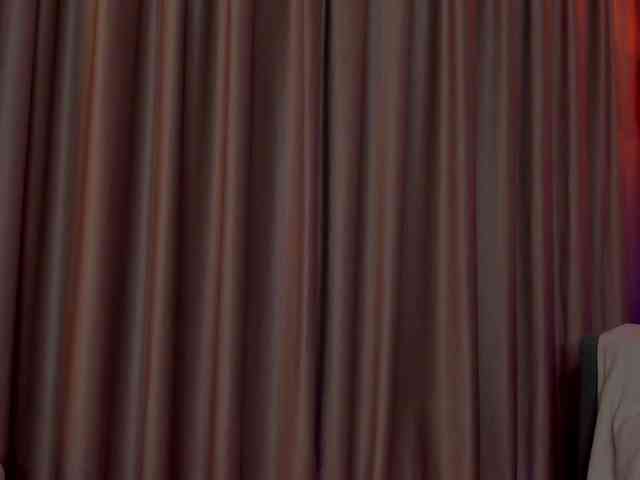 AlessandraCrystal webcam