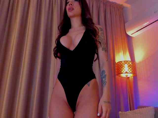 AlessandraCrystal webcam