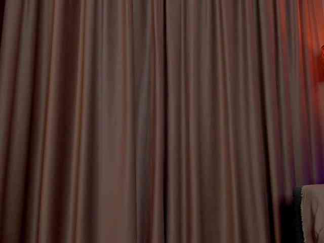 AlessandraCrystal webcam