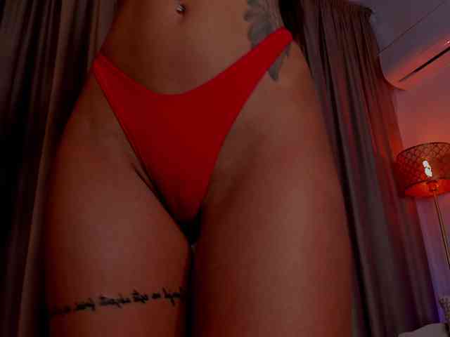 AlessandraCrystal webcam