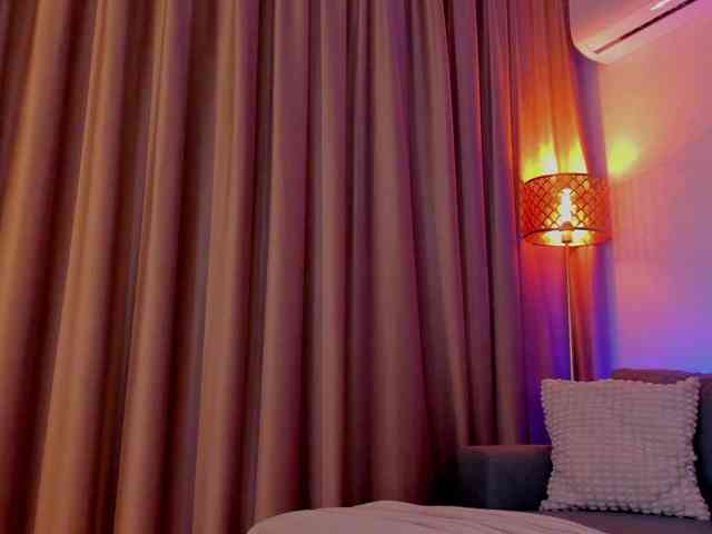 AlessandraCrystal webcam